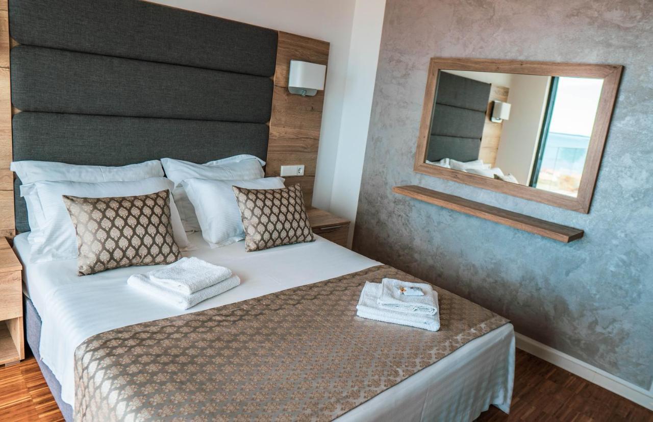 Luxury Apartments White Villa Violeta Мандре Екстериор снимка