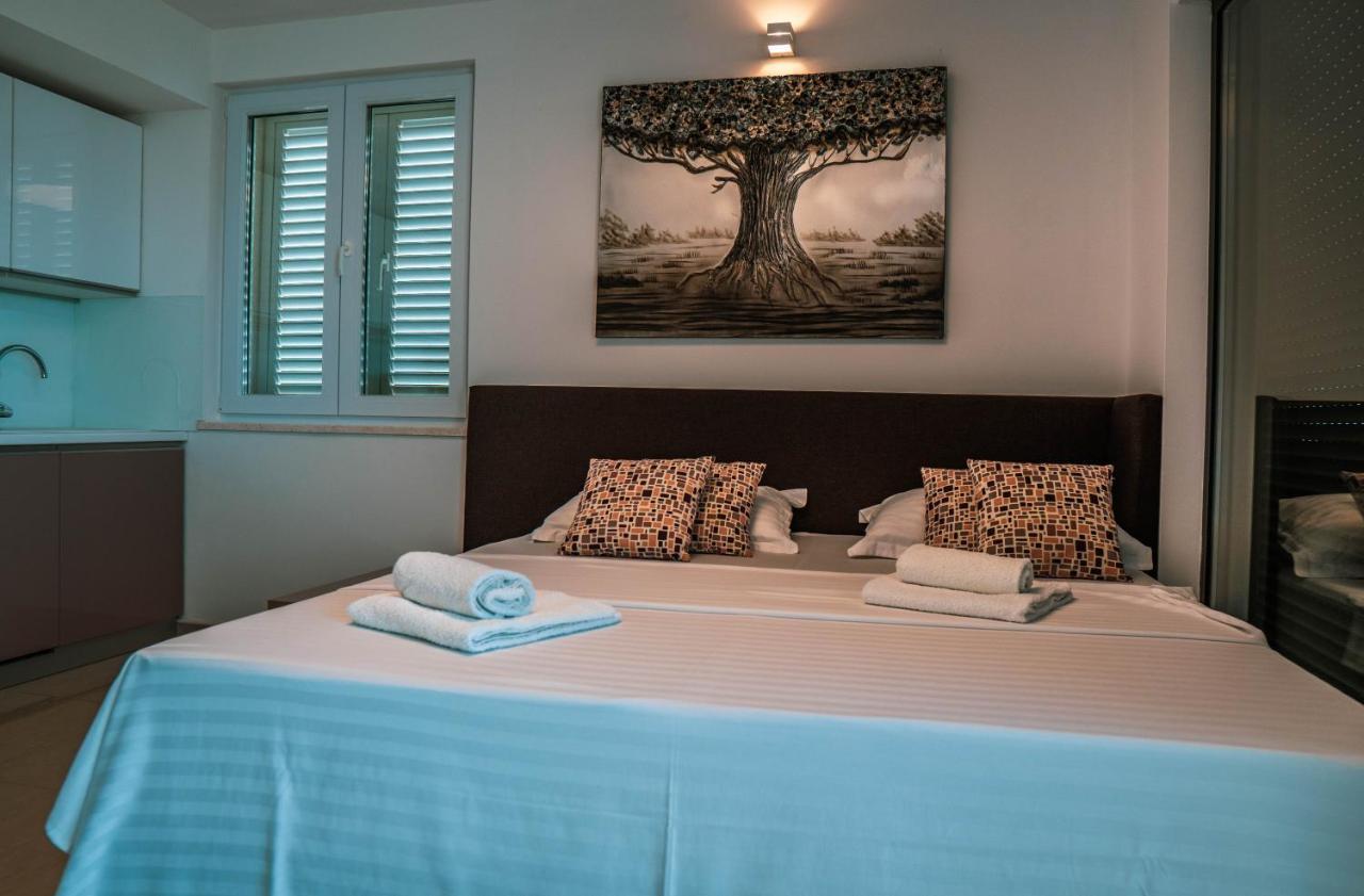Luxury Apartments White Villa Violeta Мандре Екстериор снимка