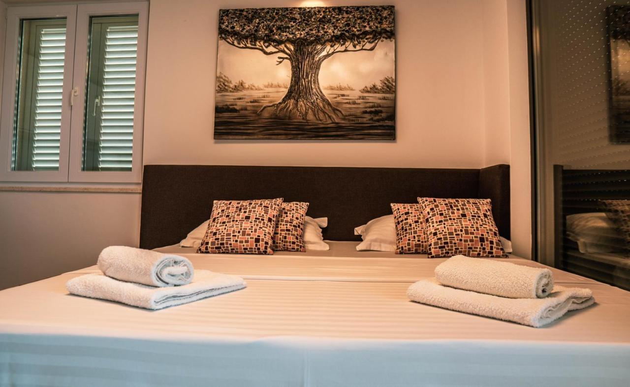 Luxury Apartments White Villa Violeta Мандре Екстериор снимка