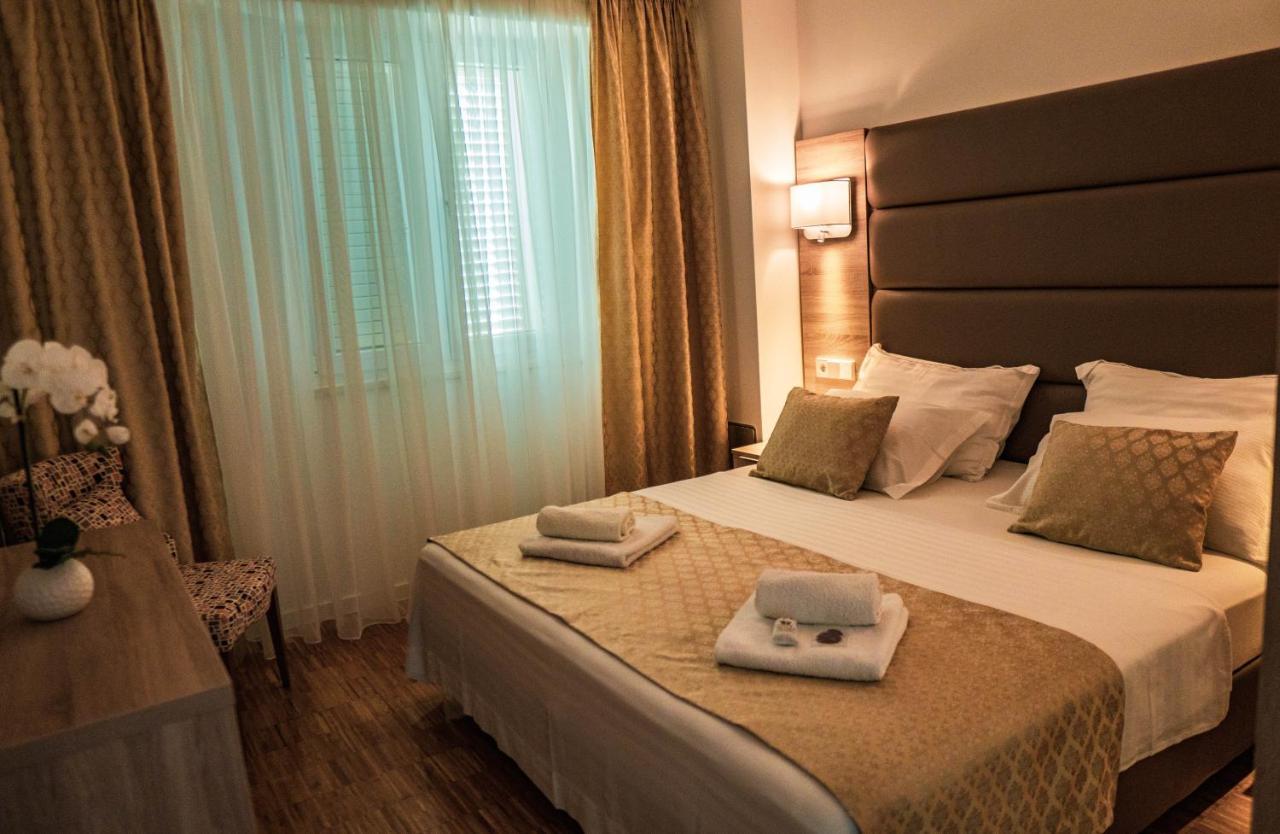 Luxury Apartments White Villa Violeta Мандре Екстериор снимка