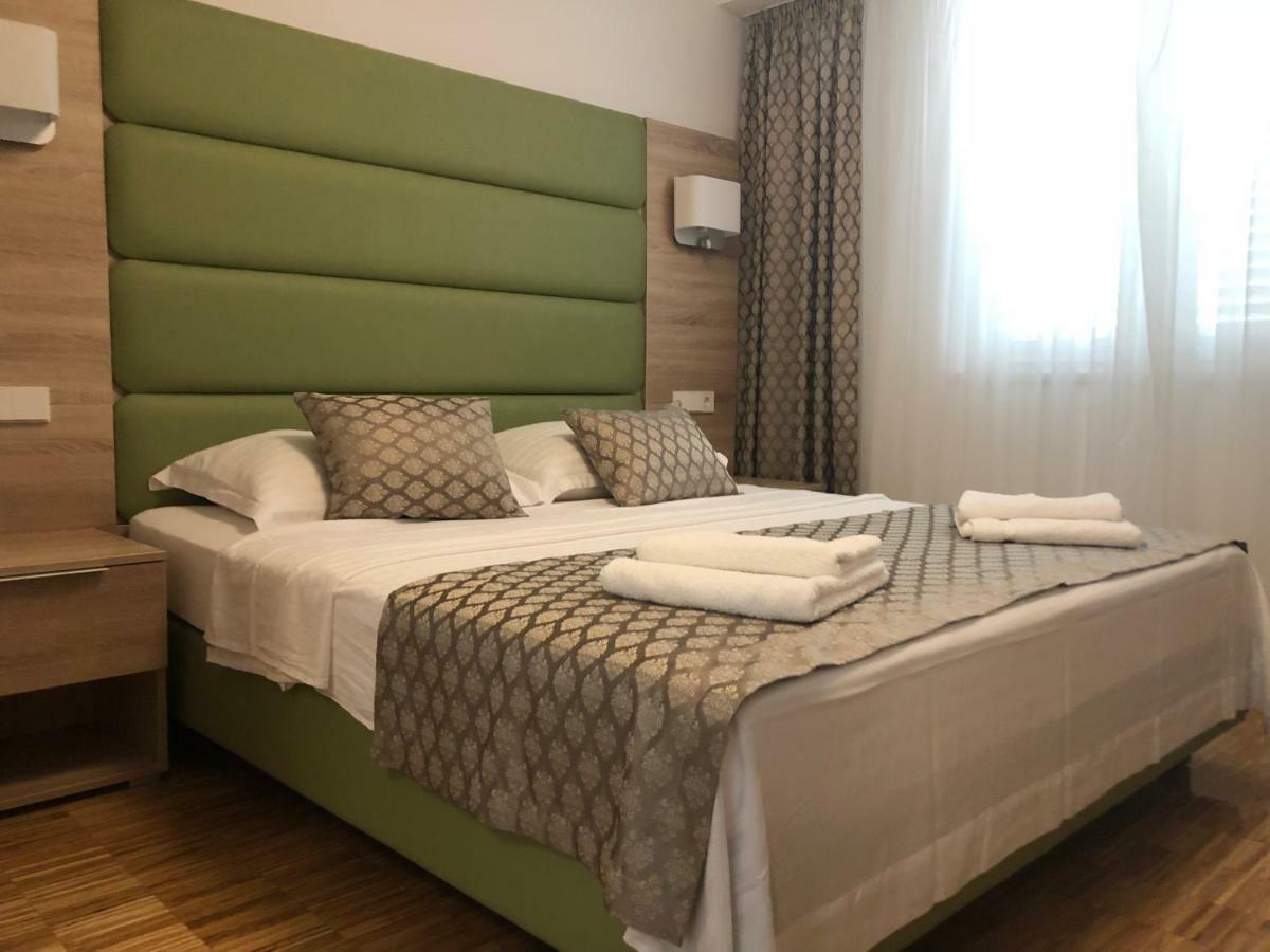 Luxury Apartments White Villa Violeta Мандре Екстериор снимка