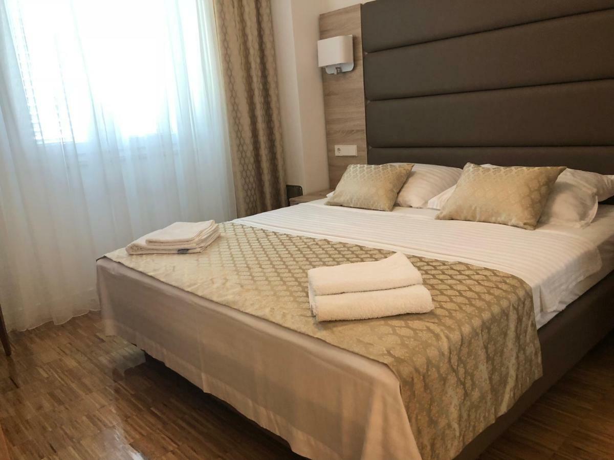 Luxury Apartments White Villa Violeta Мандре Екстериор снимка